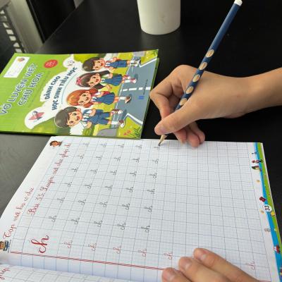 Bộ sách luyện viết tiếng Việt cho bé luyện viết chữ đẹp